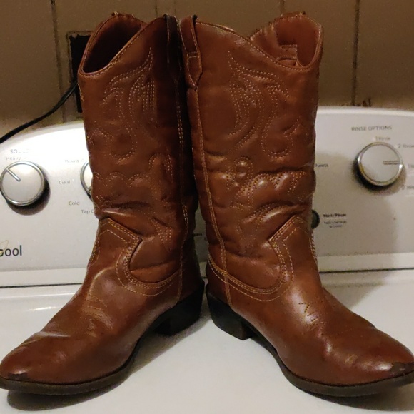 Boots - Picture 1 of 5